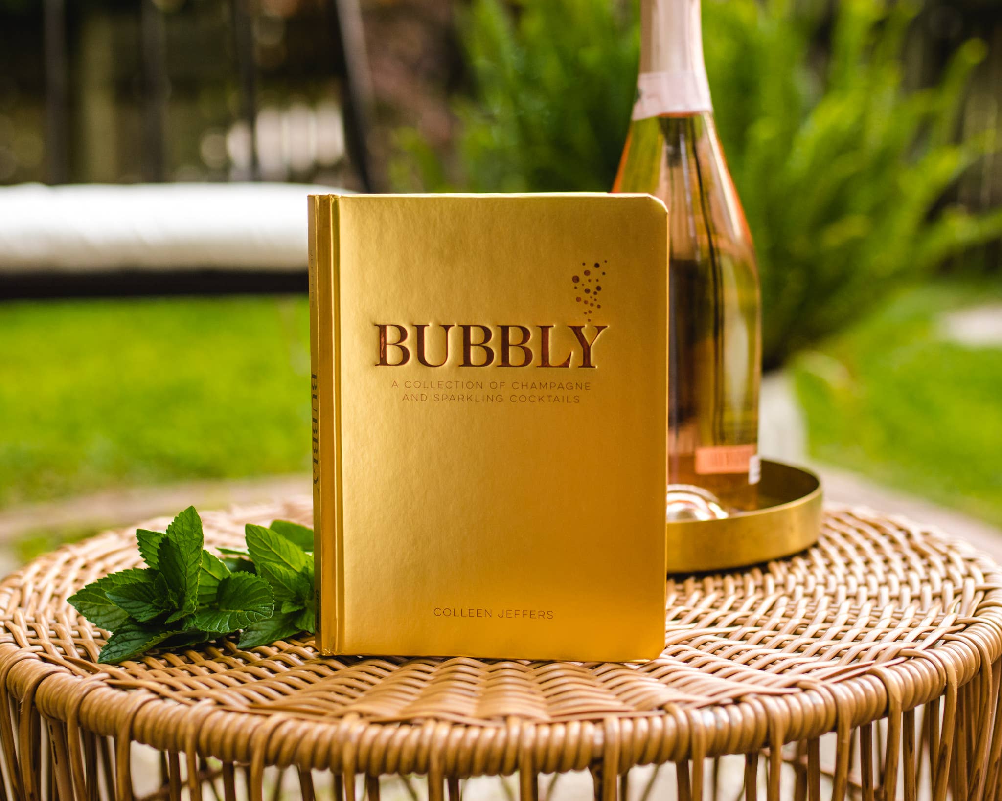 Bubbly: A Collection of Champagne and Sparkling Cocktails