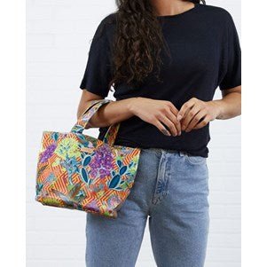 Consuela Busy Grab 'n' Go Mini